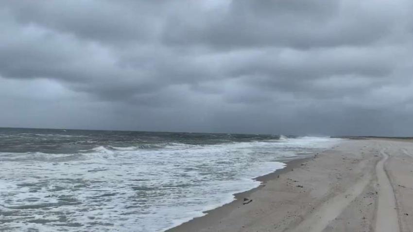Fuertes_vientos_y_marejadas_erosionan_playas_de_NJ_y_NY.jpg