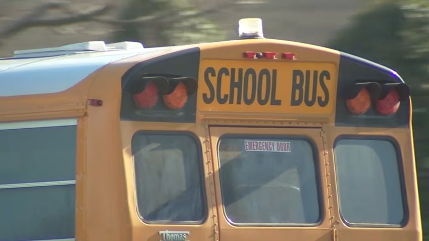 atropellan menor al bajarse de autobus