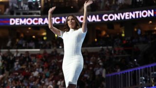 Fotografía tomada el 25 julio de 2016 en la que se registró a la actriz estadounidense Eva Longoria, durante su intervención en la Convención Nacional del Partido Demócrata.