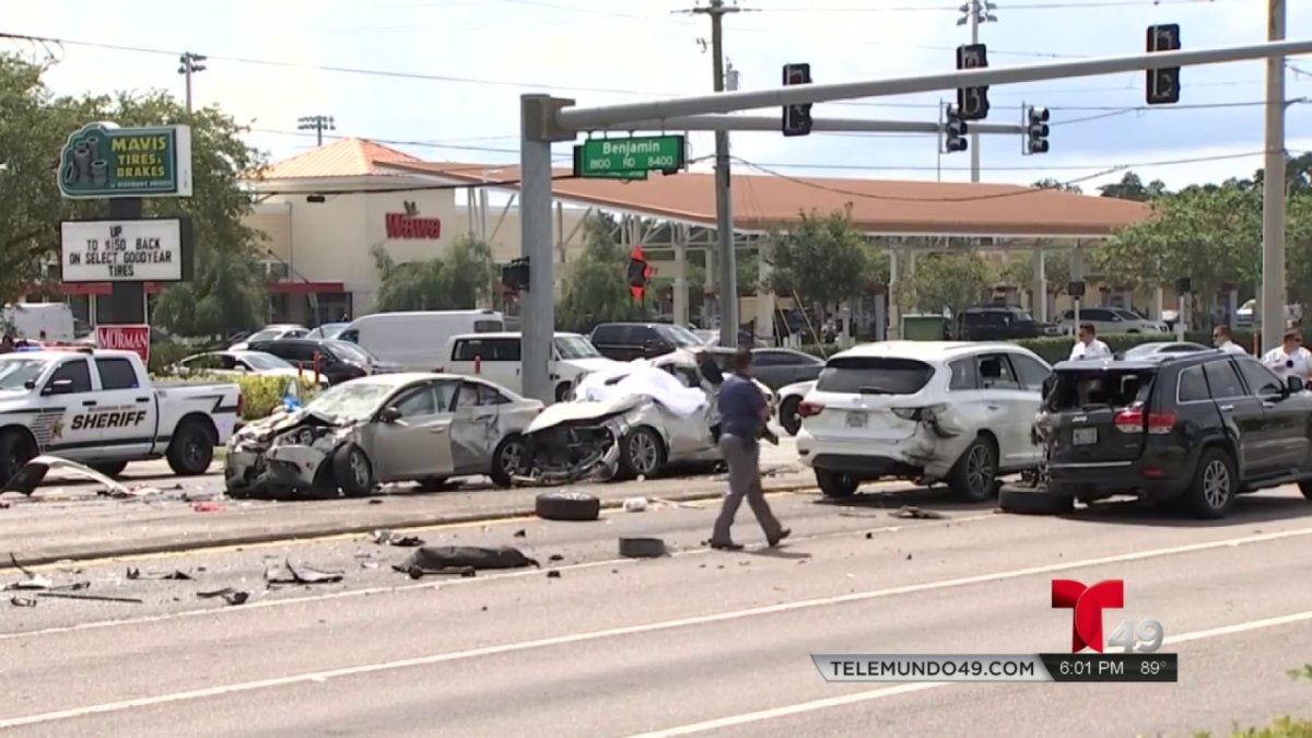 2 muertos en accidente mĂșltiple en Hillsborough Telemundo Tampa (49)