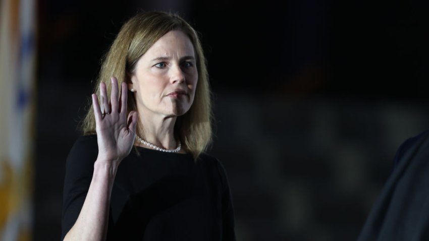 Así fue el juramento de la jueza Amy Coney Barrett durante ceremonia en la Casa Blanca
