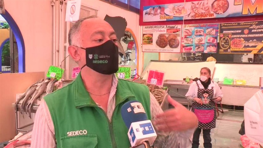 Mexicanos compran pescado por Cuaresma