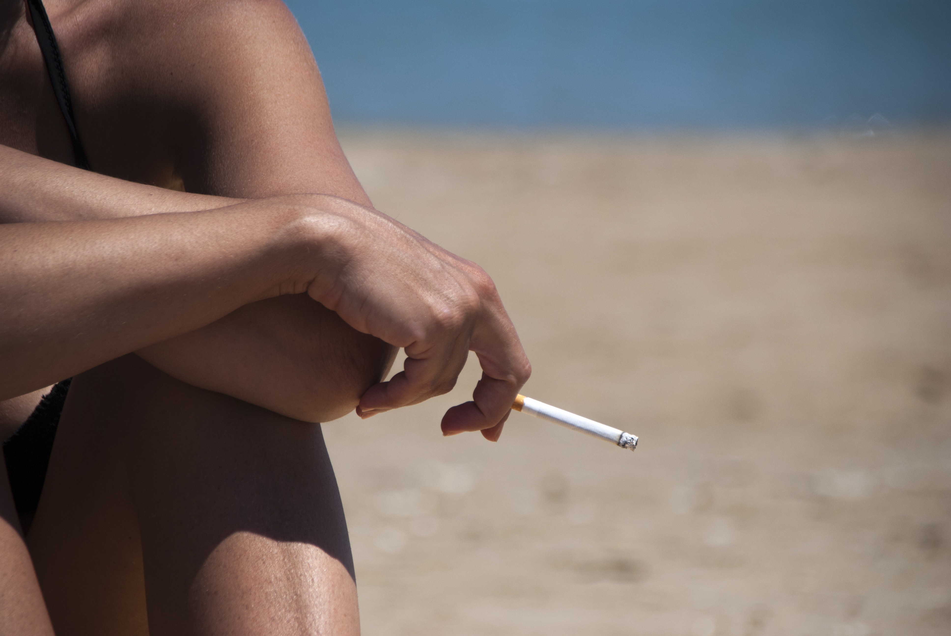 Indian Rocks Beach prohíbe fumar en sus playas: multas o  cárcel para infractores