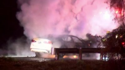 Mujer le prende fuego a su vehículo en I-75 en Tampa