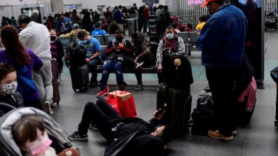 Caos en Ciudad de México:  cientos de viajeros afectados por la cancelación de vuelos