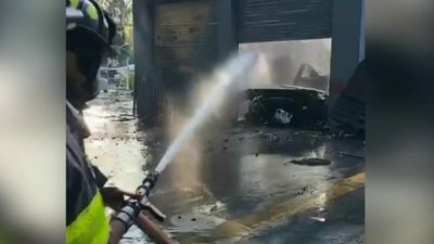 Taller mecánico es destruido por incendio en Valrico