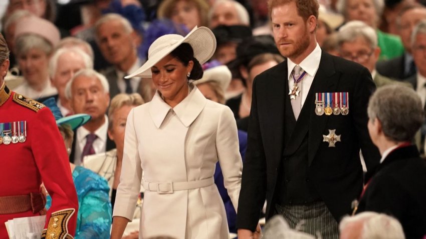 Entre aplausos y abucheos reciben a Harry y Meghan en ceremonia en honor a la reina Isabel