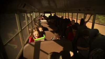 Padres de familia se preparan para nuevo ciclo escolar y expresan sus preocupaciones