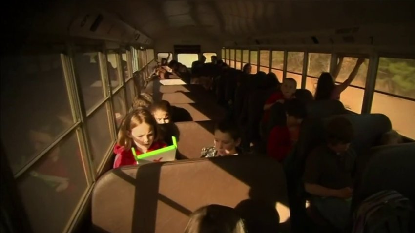 Padres de familia se preparan para nuevo ciclo escolar y expresan sus preocupaciones