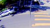 En video: una mujer muere tras recibir tres disparos dentro de su auto a plena luz del día