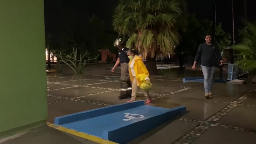 En video: el huracán Kay paraliza el turismo del estado mexicano de Baja California Sur