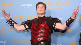 Elon Musk, durante una fiesta de Halloween en Nueva York el lunes 31 de octubre.