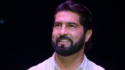 Arturo Carmona les promete a Adamari López y Andrea Meza que hará ejercicio sin camisa en “La casa de los famosos”