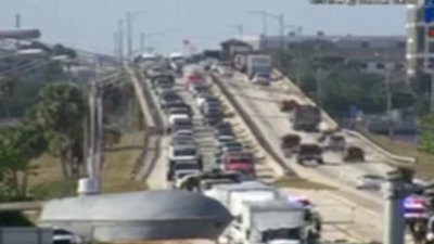 Accidente vehicular provoca cierre de puente “De Soto”