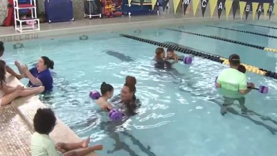 Ofrecen clases de natación para niños de preescolar en Lakeland
