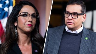 Los representantes Lauren Boebert, R-Colo., y George Santos, R-N.Y., cuyos distritos están en la lista de los demócratas.