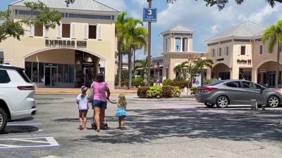 Arrestan dos adolescentes tras balacera en centro comercial de Manatee