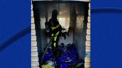 Voraz incendio consume unidad de almacenamiento en Tampa