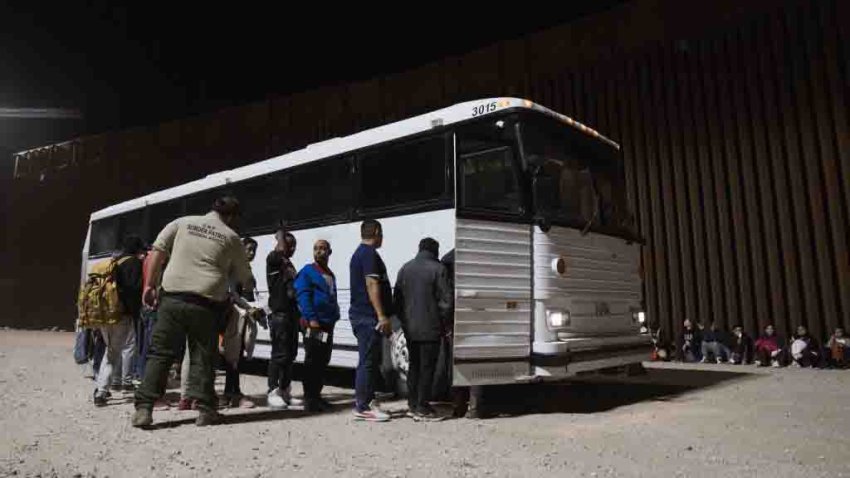 Ya son 49 los migrantes rescatados tras secuestro de autobús en México, según medios