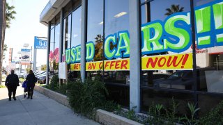 La pandemia del coronavirus aumentó los precios de los autos usados en EEUU, pero después de dos años empezaron a bajar.
