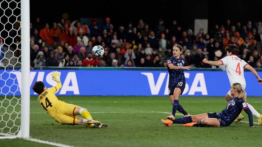 DUNEDIN, NEW ZEALAND – AUGUST 1: Danielle van de Donk of Holland Women scores the fifth goal to make it 0-5 Thi Kim Thanh Tran of Vietnam Women  during the  World Cup Women  match between Vietnam Woman v Holland Women at the Dunedin Stadium on August 1, 2023 in Dunedin New Zealand (Photo by Rico Brouwer/Soccrates/Getty Images)