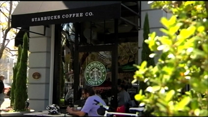 Starbucks enfrenta demanda que alega que algunas de sus bebidas carecen de fruta