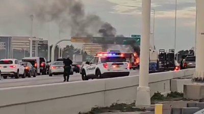 Accidente con gran incendio bloquea la I-275 en Tampa