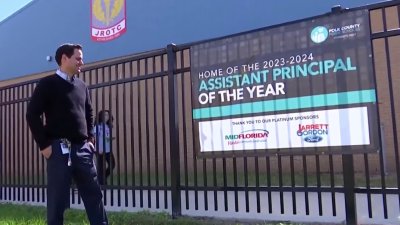 Venezolano es reconocido por su compromiso de sus estudiantes en Polk