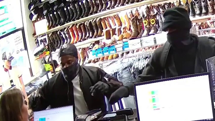 Robo violento a comercio hispano de Polk
