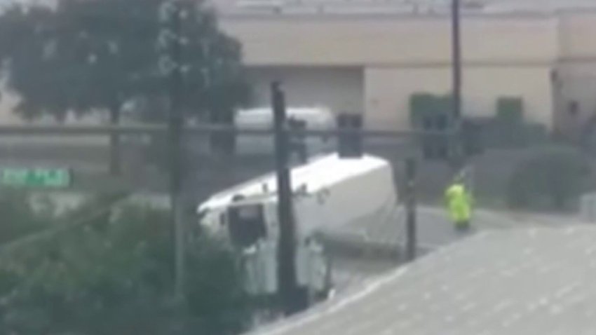 Camión se vuelca en rampa de la I-275 en St. Petersburg