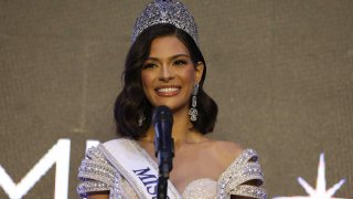 La Policía de Nicaragua entrega objetos personales de Miss Universo 2023