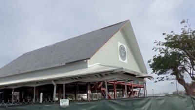 Derrumban icónica iglesia de Fort Myers Beach