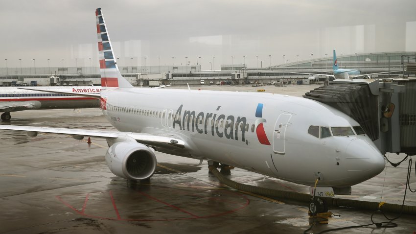 CHICAGO, IL – JANUARY 29:  A new American Airlines 737-800 aircraft featuring a new paint job with the company’s new logo sits at a gate at O’Hare Airport on January 29, 2013 in Chicago, Illinois.  This year, American plans to take delivery of nearly 60 new aircraft featuring the logo and paint. American currently has a fleet of nearly 900 aircraft that fly more than 3,500 daily flights worldwide.  (Photo by Scott Olson/Getty Images)