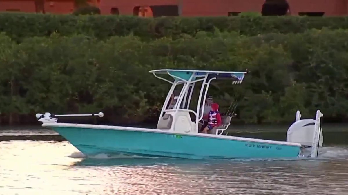 Denunciados en Velilla por usar un barco cebador en la laguna MiraCorredor