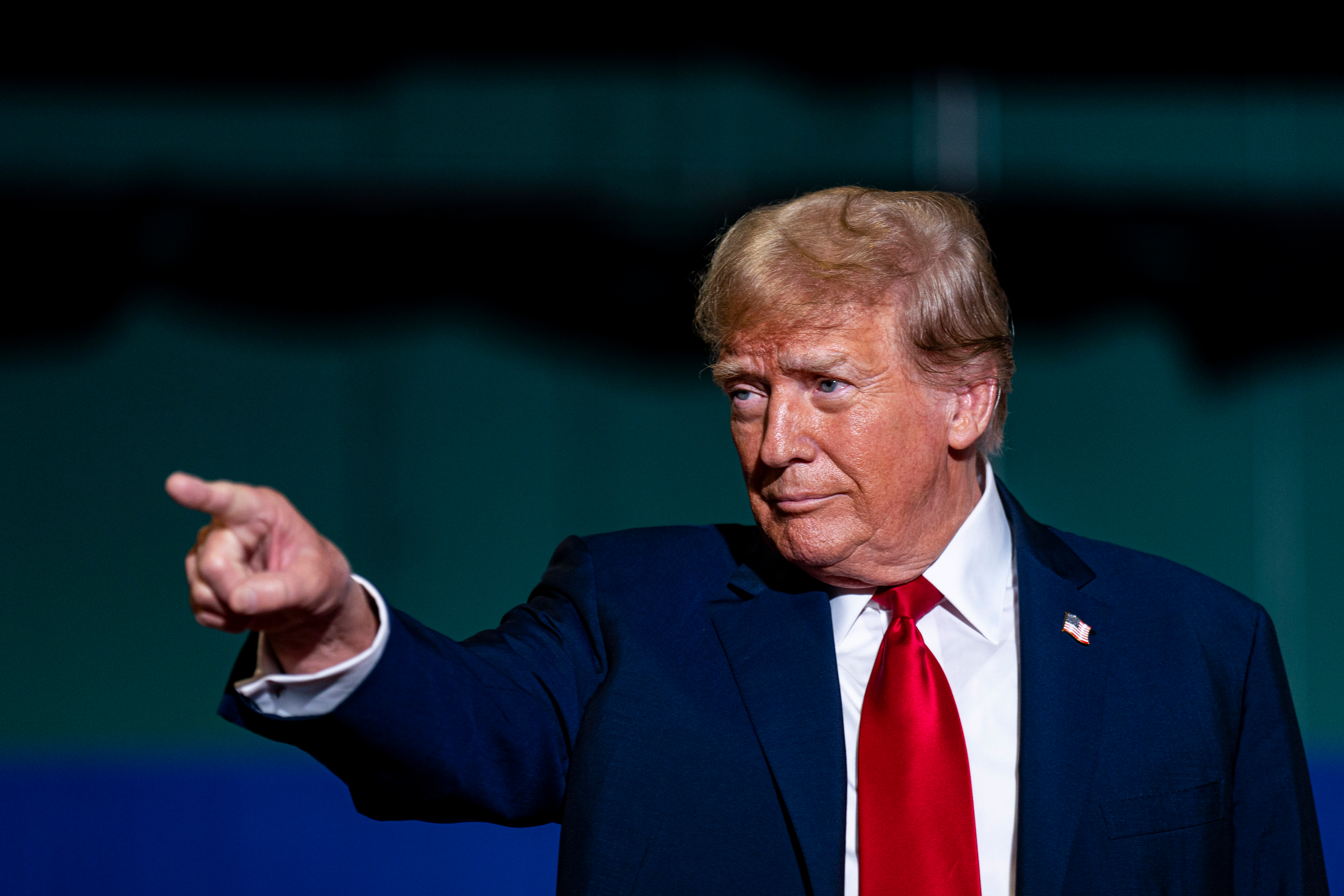 NBC News proyecta a Trump como ganador en las primarias republicanas en Arkansas