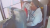 En video: asistente de autobús escolar habría golpeado a un niño con autismo