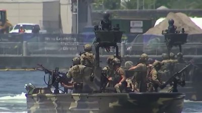 Emocionante ejercicio militar atrae a cientos de personas al Centro de Tampa