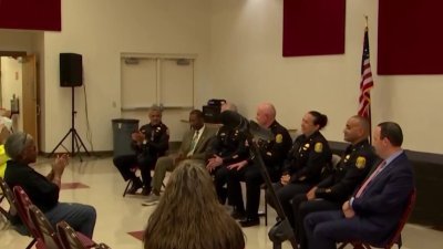 Policía de Tampa y comunidad buscan soluciones a violencia armada
