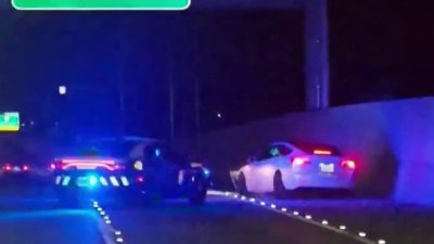 Arrestan a conductor errático de un Tesla en el Howard Frankland de Tampa