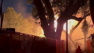 Incendio causa la evacuación de residentes de seis casas en Mulberry