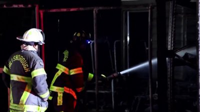 Bomberos de Hillsborough extinguen incendio en edificio comercial