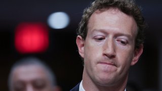 En cuanto a Zuckerberg, Biedscheid dijo que no estaba convencido por los argumentos del estado de que el ejecutivo debería seguir siendo parte en la demanda de Nuevo México, pero señaló que eso podría cambiar dependiendo de qué evidencia se presente a medida que avanza el caso contra Meta. (Foto de archivo)