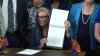Gobernadora de Arizona firma la ley que deroga una antigua prohibición del aborto