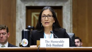 La secretaria del Interior, Deb Haaland.