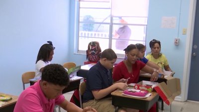 Inauguran escuela para niños con autismo en Lehigh Acres