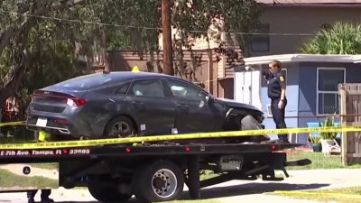 Conductor se estrella en residencia luego de balacera en Tampa