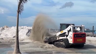 Operativos de limpiezas en Fort Myers Beach tras impactos de Helene