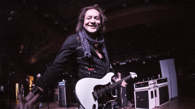 Herido guitarrista Jake E. Lee