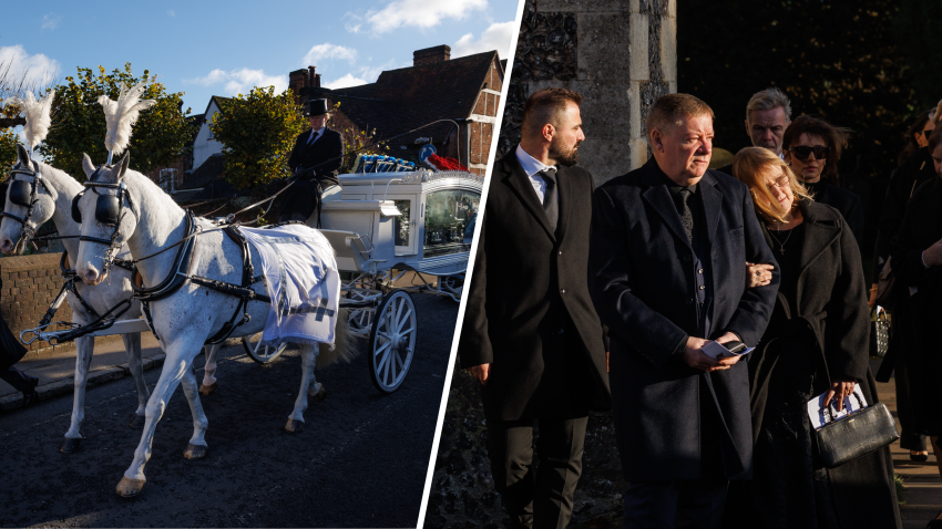 : Un coche fúnebre blanco tirado por caballos llega al funeral del cantante Liam Payne, ex miembro de One Direction, el 20 de noviembre de 2024 en Amersham, Reino Unido. Sus seres queridos, incluidos sus padres Karen Payne y Geoff Payne, asistieron al funeral.