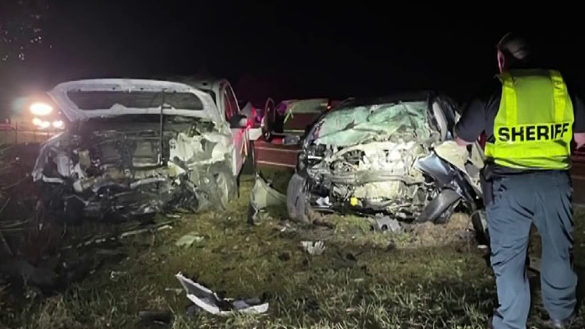 Mujer arrestada por alentar pelea entre menores en una parada de autobús en  Haines City, dice la policía | WFLA, image size:1920x1080
